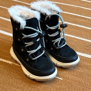 Sleep Black Winter Boots with White Fur Trim